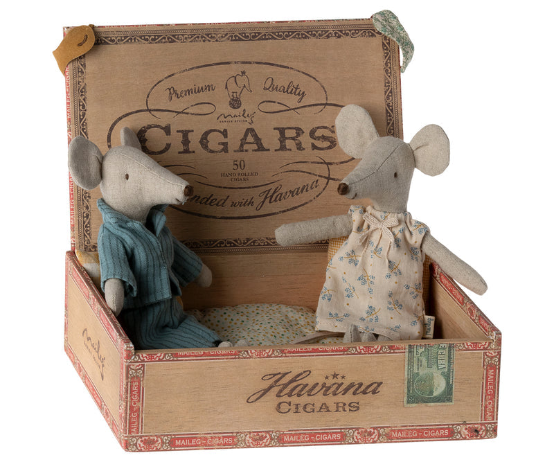 Maileg Mum & Dad Mice in Cigar Box - Flying Ryno
