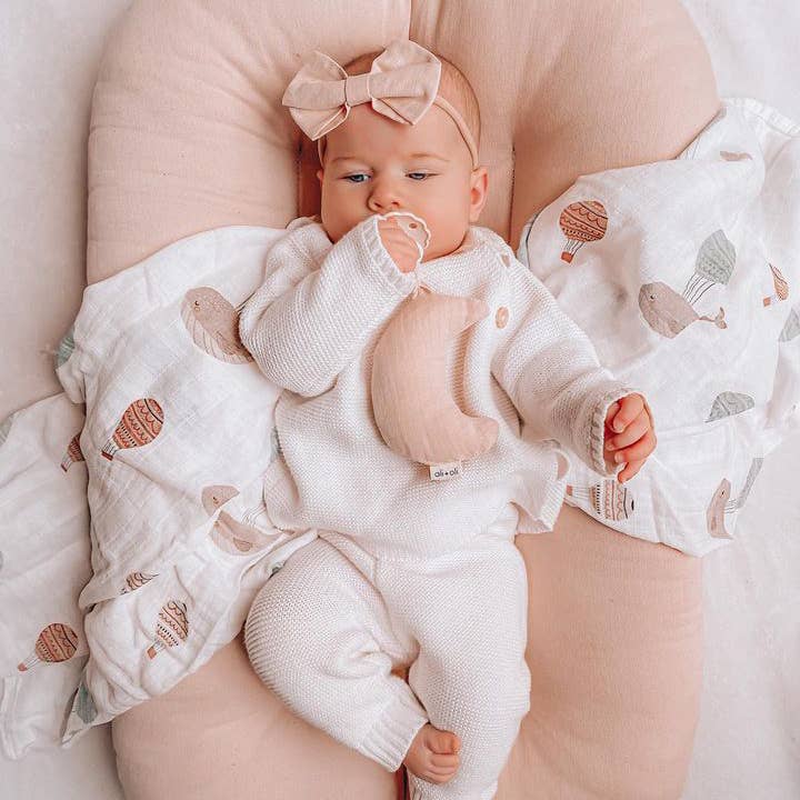 Ali+Oli Bamboo Muslin Swaddle Blanket (Whale) - Flying Ryno