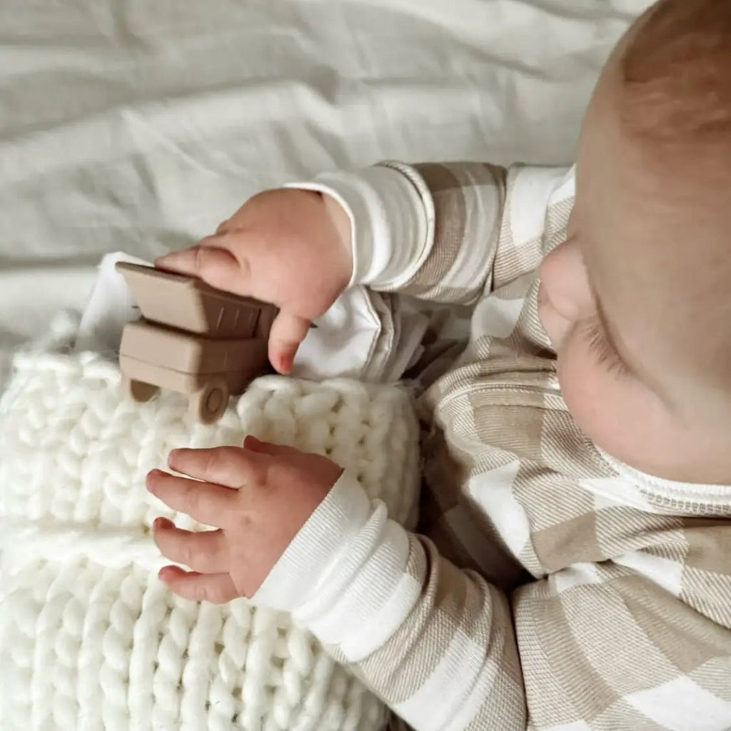 Ali+Oli Squirt Water Bath Toy Set (Construction) Mold Free - Flying Ryno