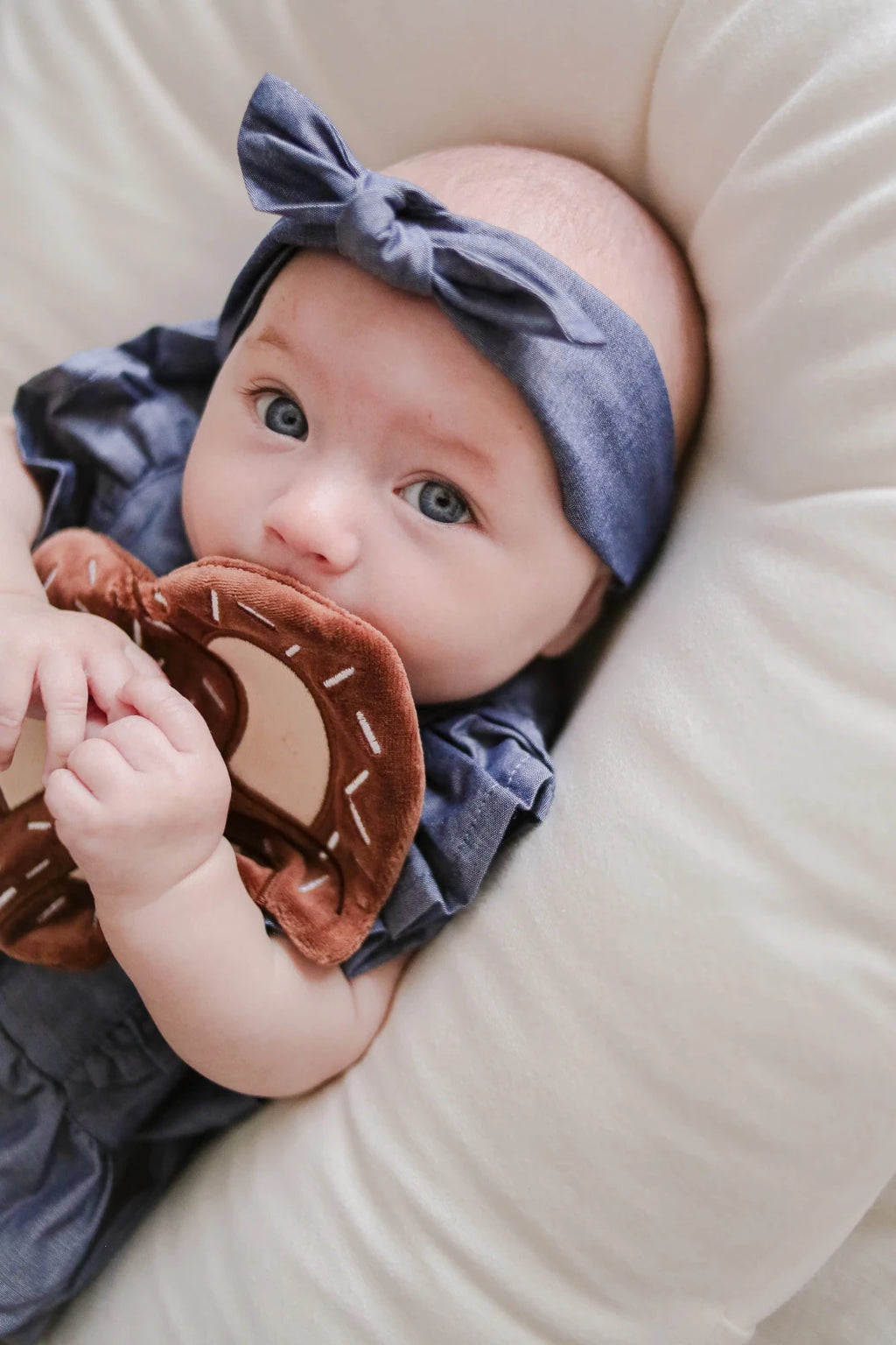 Apple Park Mini Pretzel Crinkle Blankie - Flying Ryno