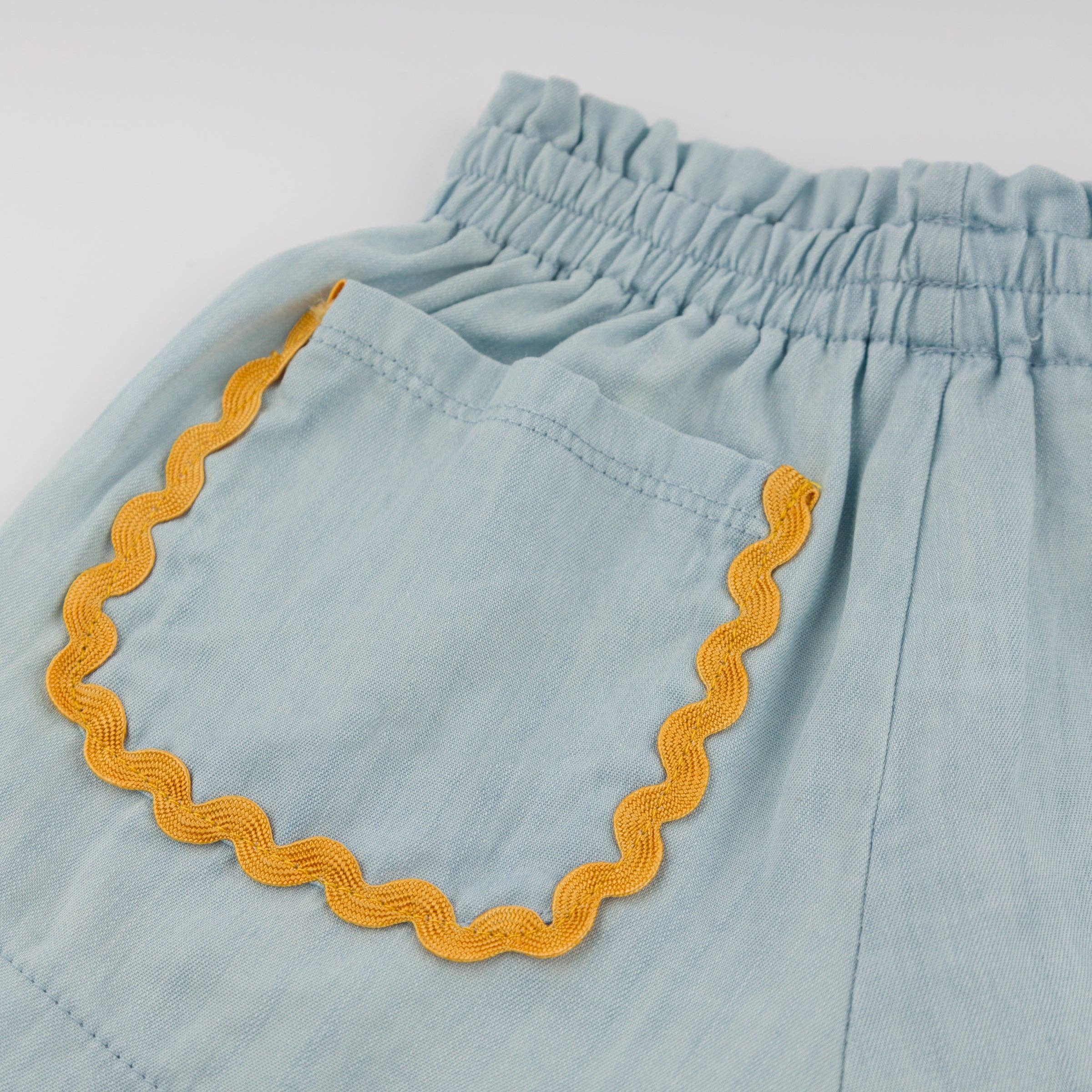 oh baby! Libby Applique Pull-On Shorts, Light Wash