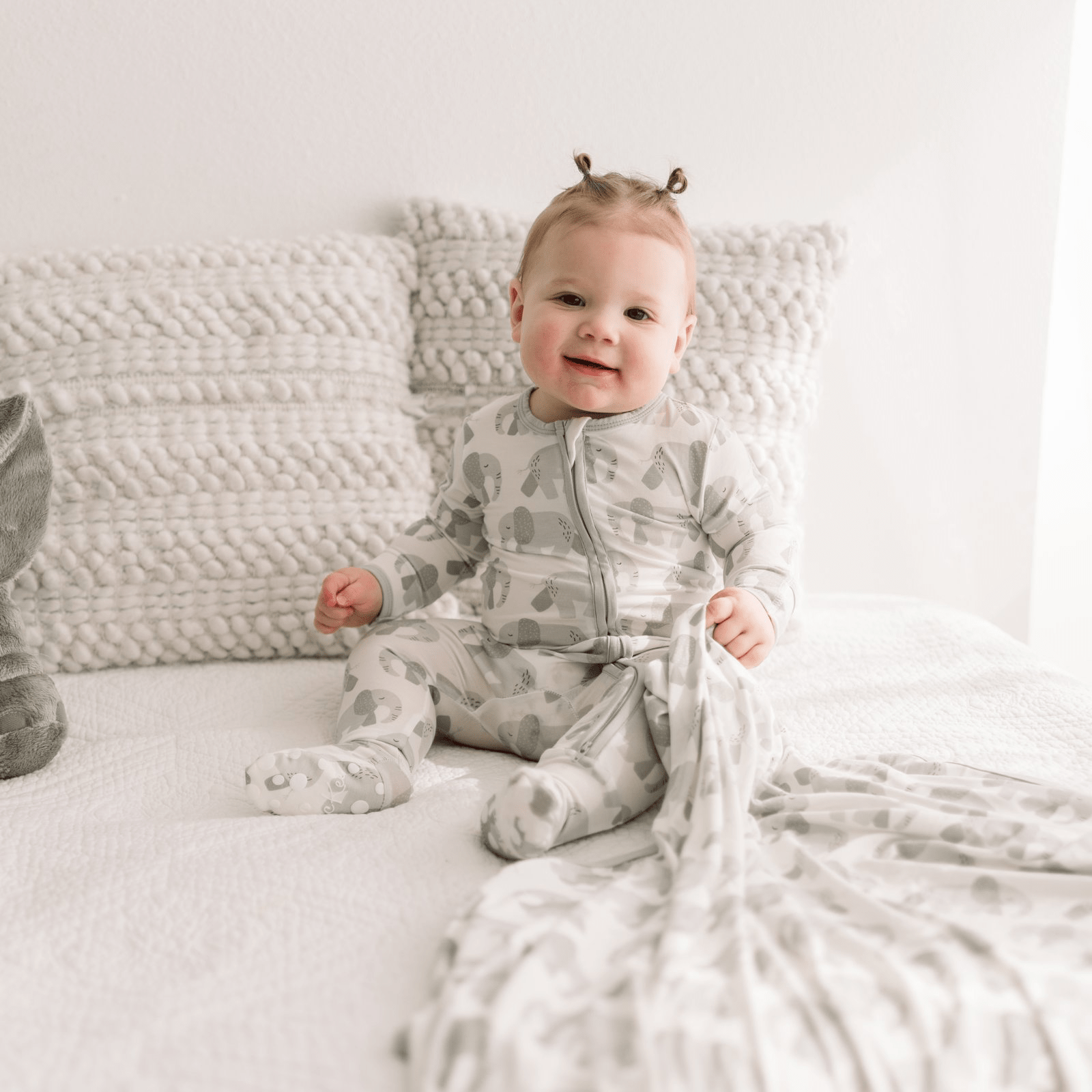 Kickee Pants Print Footie with 2 Way Zipper, Natural Elephants - Flying Ryno