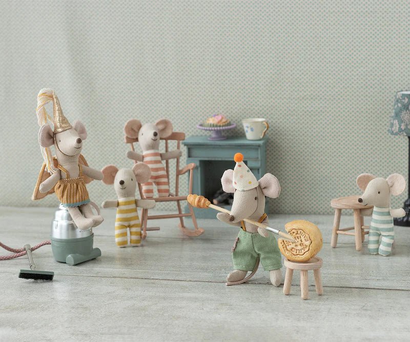 Maileg Clown Clothes in Suitcase, Little Brother Mouse - Flying Ryno