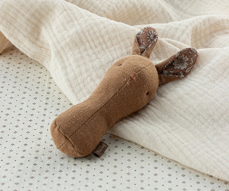 Maileg Lullaby friends, Bunny rattle - Chocolate - Flying Ryno