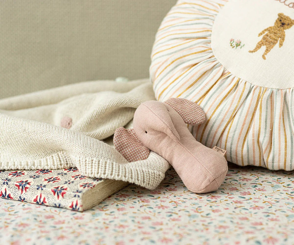 Maileg Lullaby Friends, Elephant Rattle, Rose - Flying Ryno