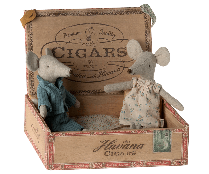 Maileg Mum and Dad Mice in Cigar Box - Flying Ryno