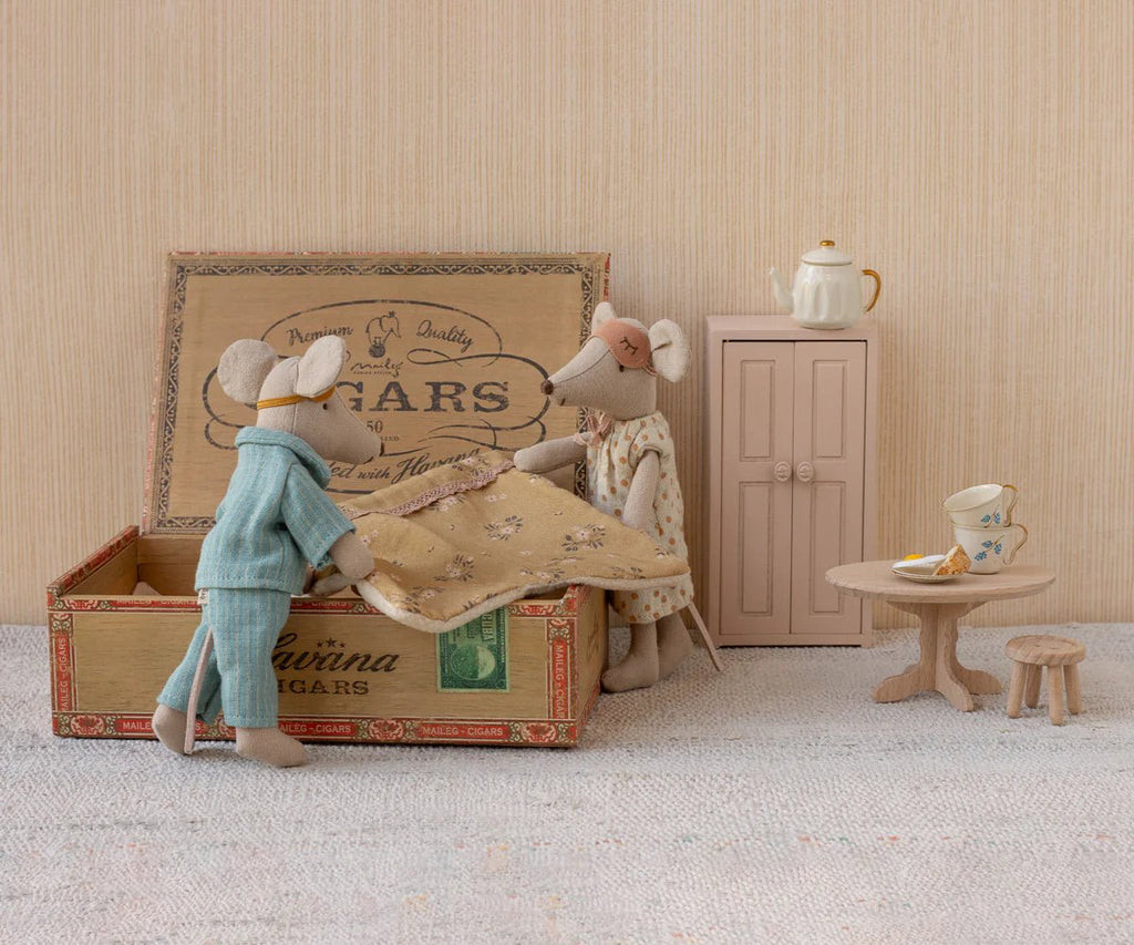 Maileg Mum and Dad Mice in Cigarbox - Flying Ryno