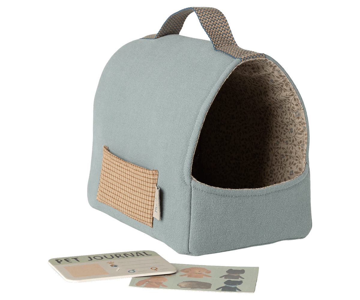 Maileg Pet Carrier, Dusty Blue - Flying Ryno