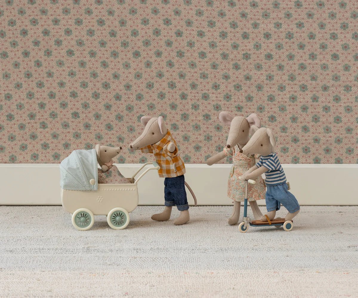 Maileg Pram with baby mouse - Mint - Flying Ryno