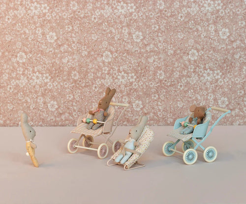 Maileg Stroller, Baby mouse - Blue - Flying Ryno