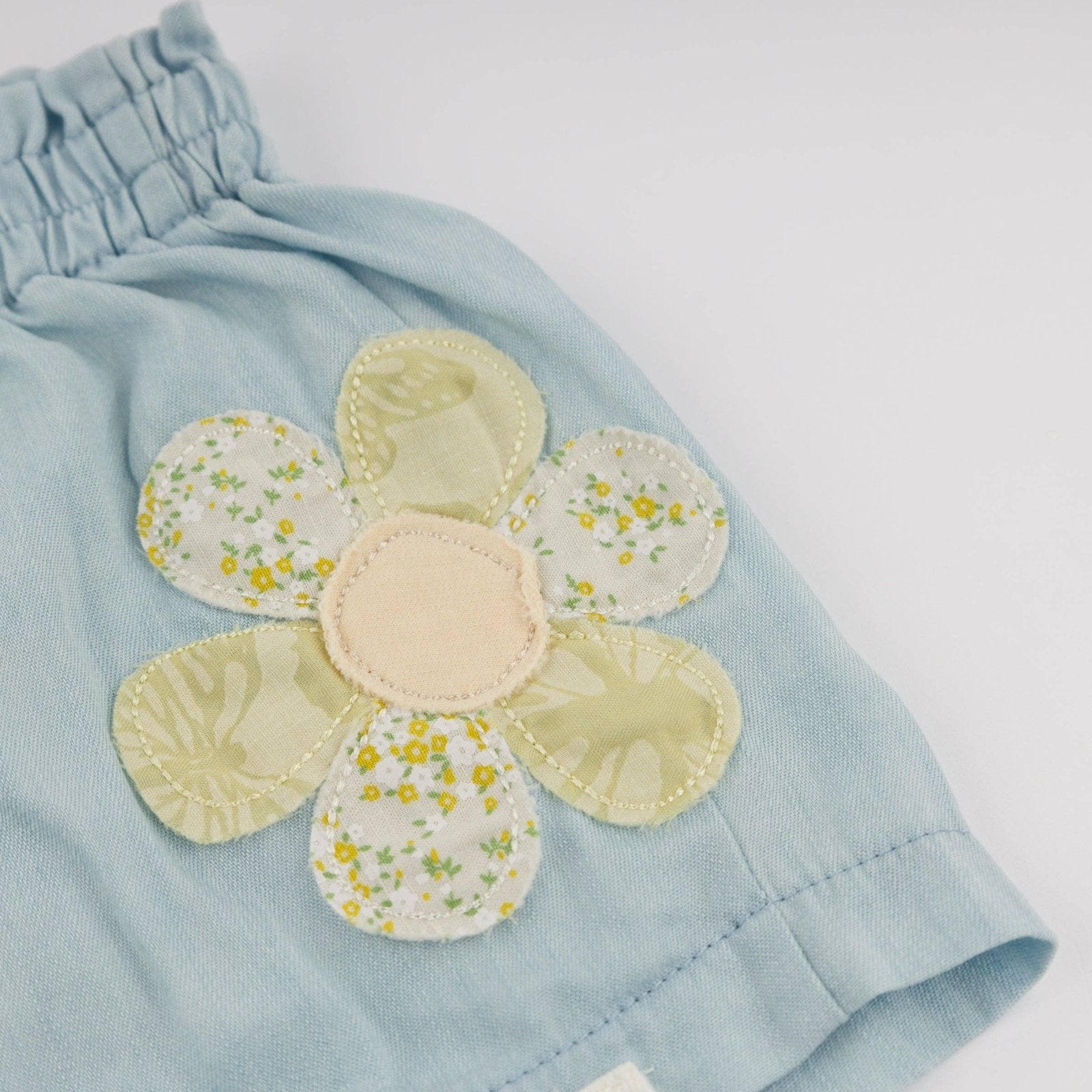 oh baby! Libby Applique Pull-On Shorts, Light Wash - Flying Ryno