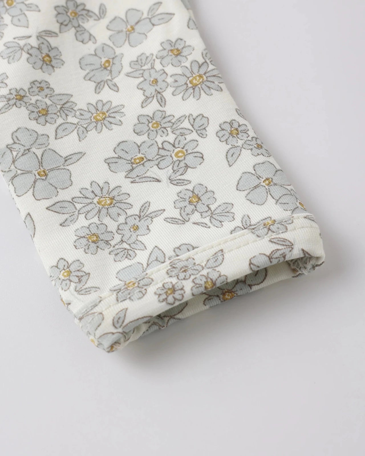 Quincy Mae Bamboo Baby Gown and Hat Set, Blue Floral - Flying Ryno