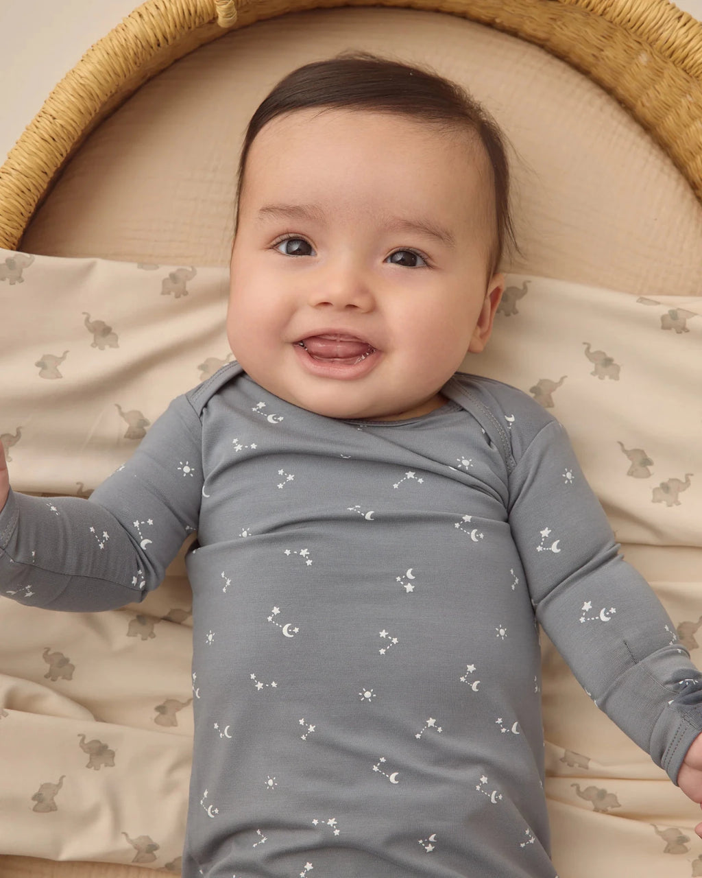 Quincy Mae Bamboo Baby Gown and Hat Set, Starlight - Flying Ryno