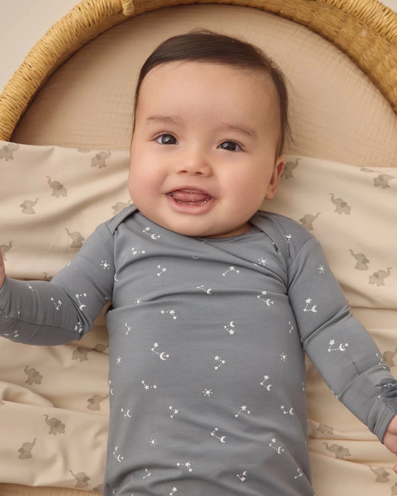 Quincy Mae Bamboo Baby Gown and Hat Set, Starlight - Flying Ryno