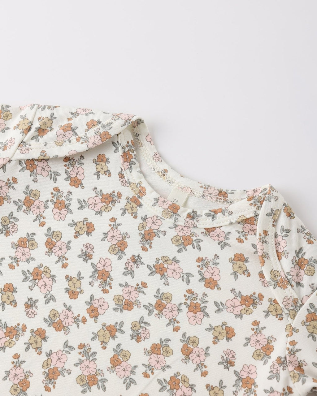 Quincy Mae Bamboo Baby Gown and Hat Set, Wildflower - Flying Ryno