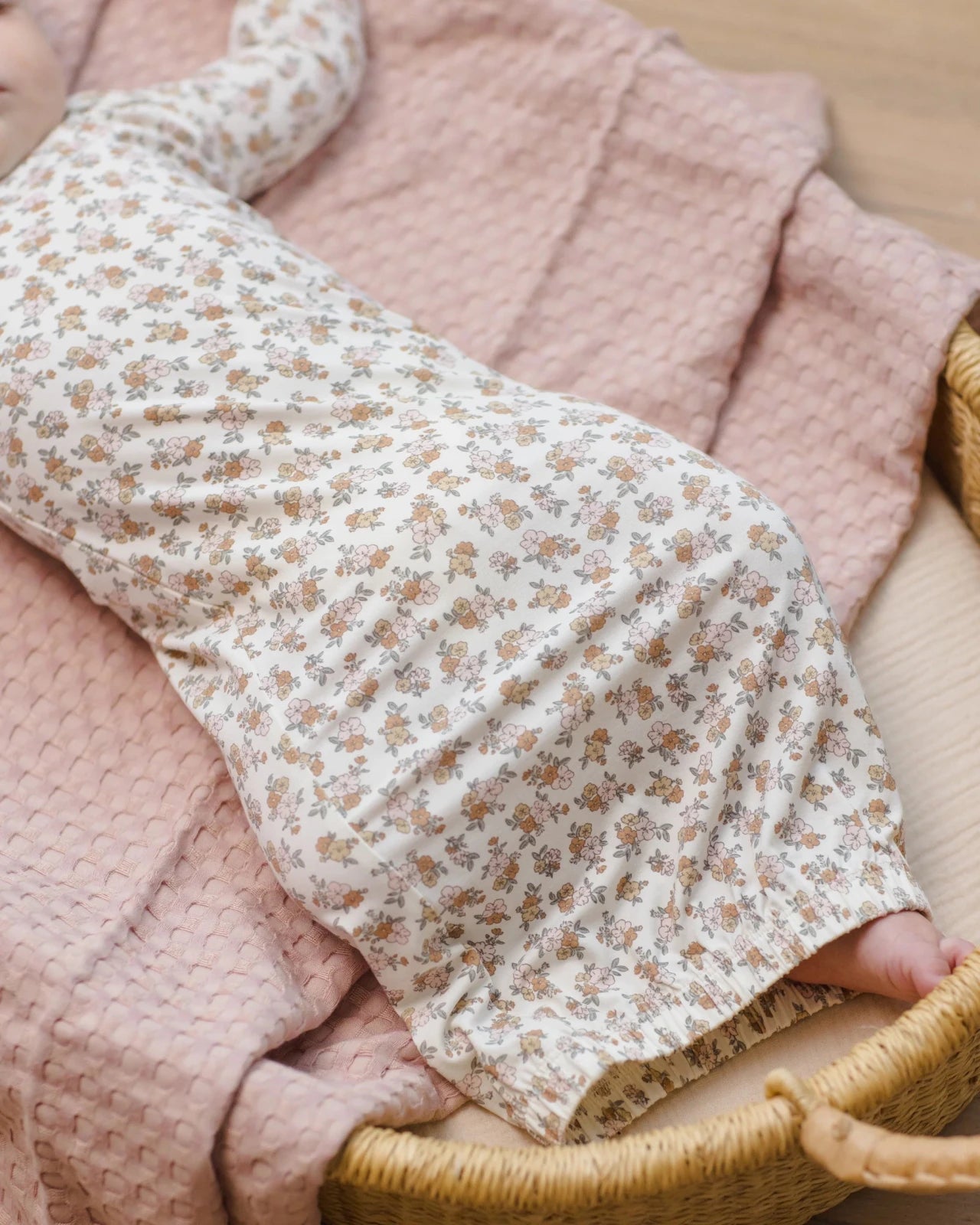 Quincy Mae Bamboo Baby Gown and Hat Set, Wildflower - Flying Ryno