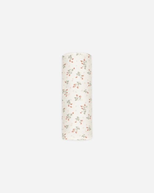 Quincy Mae Bamboo Swaddle, Strawberries - Flying Ryno