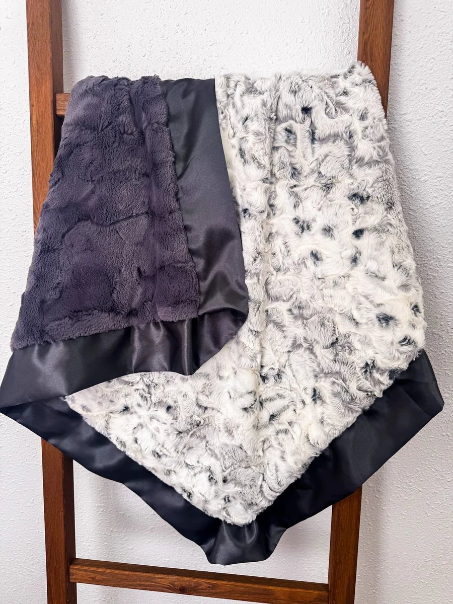 Rockin Royalty Snowy Owl Blanket - Flying Ryno