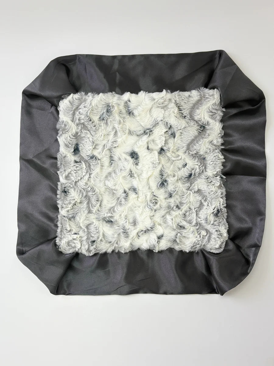 Rockin Royalty Snowy Owl | Lovie - Flying Ryno