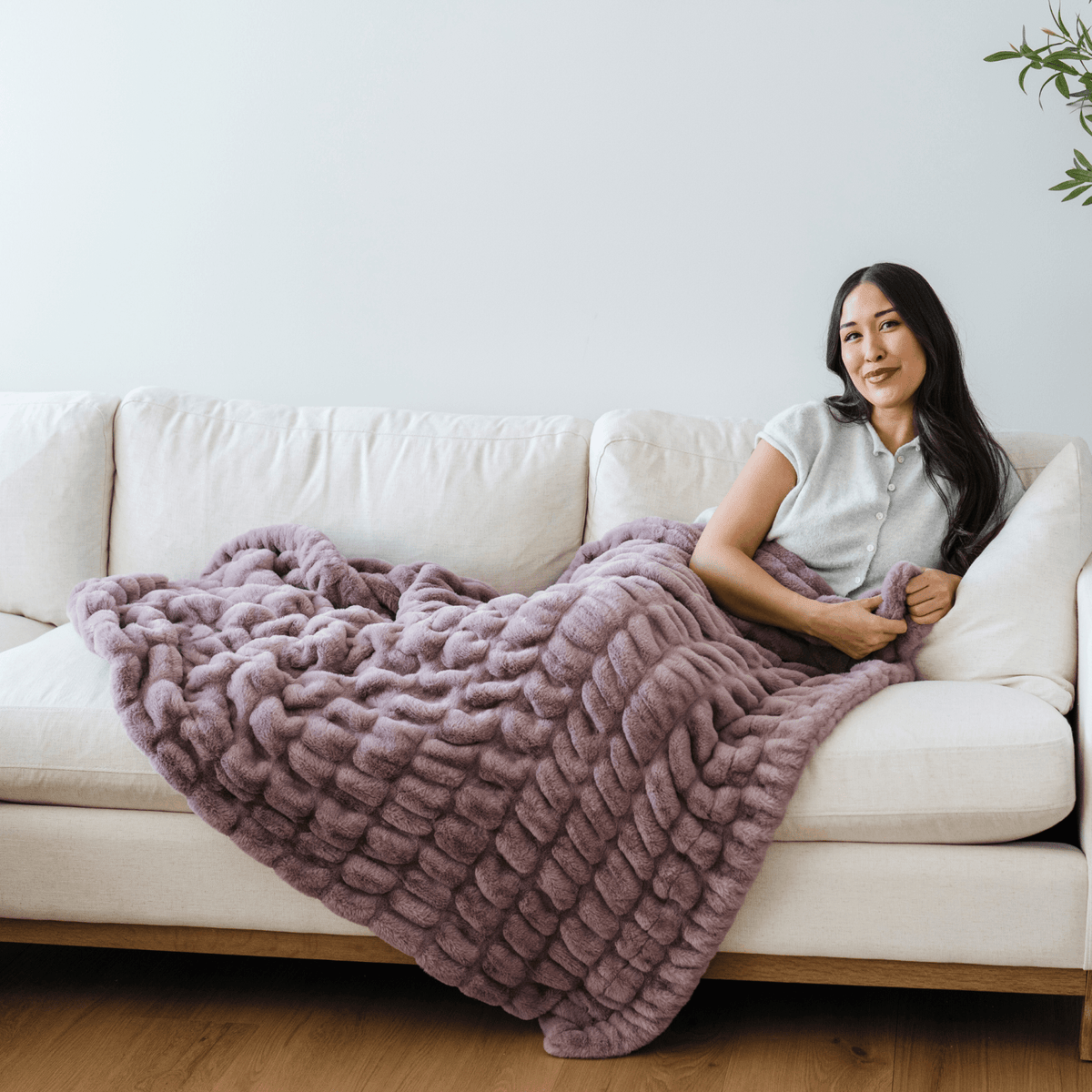 Saranoni Double Ruched Faux Fur Throw Blanket, Woodrose - Flying Ryno