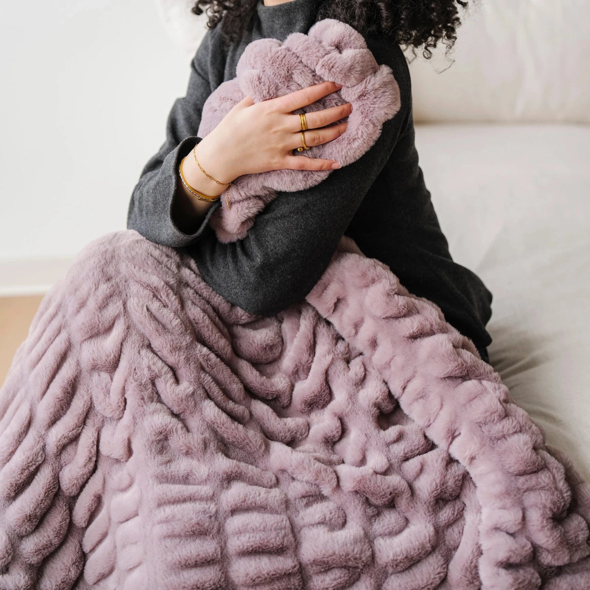 Saranoni Double Ruched Faux Fur Throw Blanket, Woodrose - Flying Ryno
