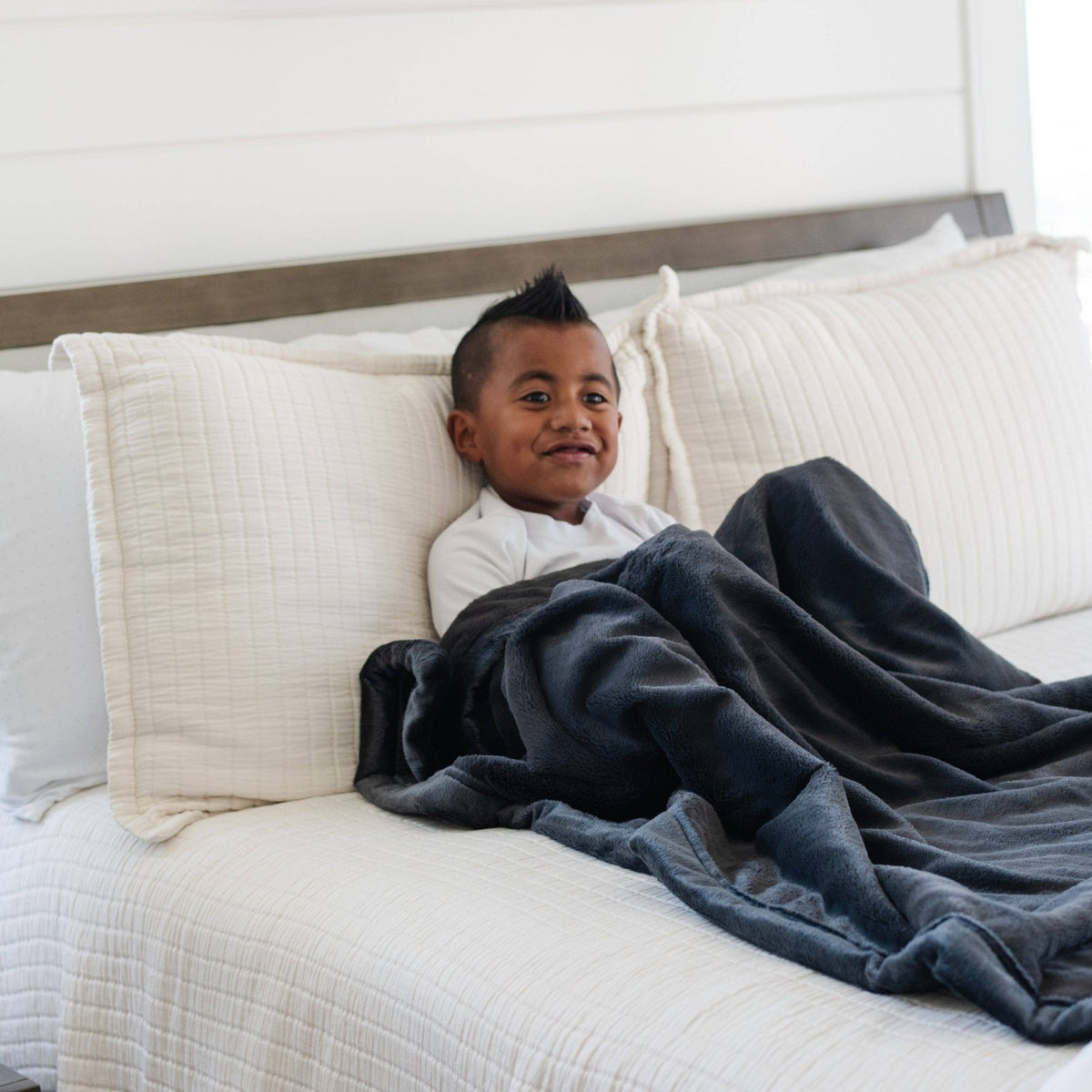 Saranoni Lush Toddler Blanket, Charcoal - Flying Ryno