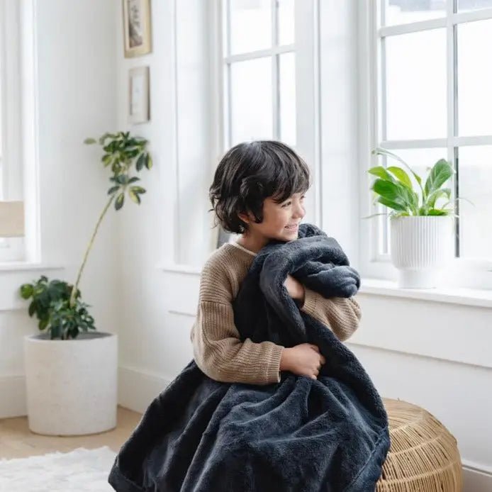 Saranoni Lush Toddler Blanket, Charcoal - Flying Ryno