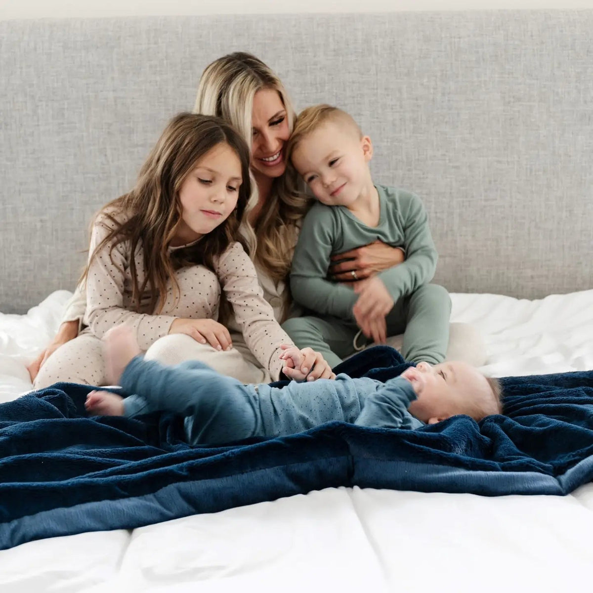 Saranoni Lush Toddler Blanket, Navy - Flying Ryno