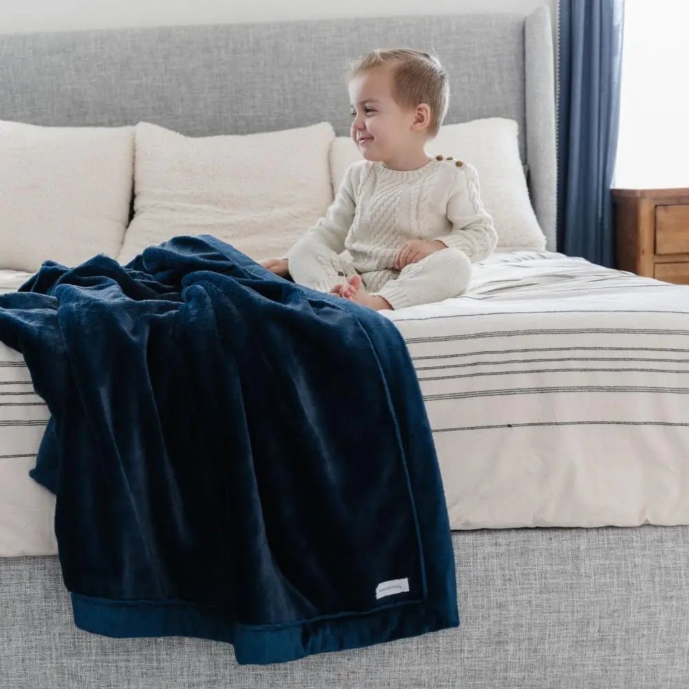Saranoni Lush Toddler Blanket, Navy - Flying Ryno