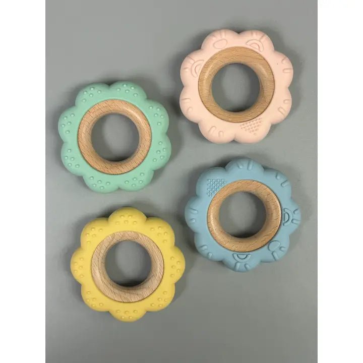 Three Heart Bpa Silicone & Beechwood Teether Ring Flower - Flying Ryno