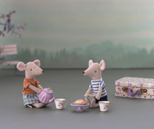 Maileg Afternoon treat, Mouse - Purple madelaine - Flying Ryno